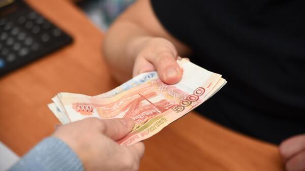 Как отправить деньги в Россию из-за границы в 2024 году